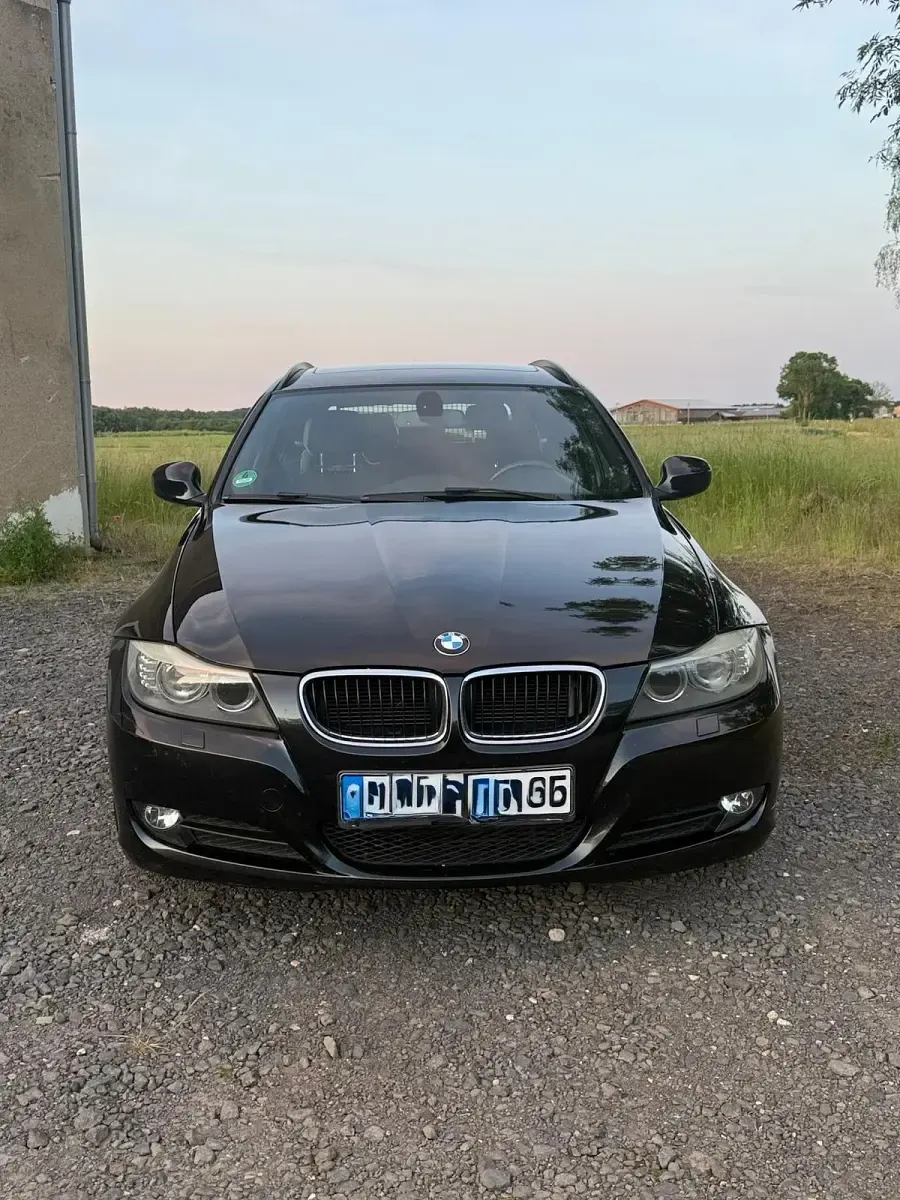 Gebraucht BMW 320 170 PS (125 kW) 2011 Schwarz Kombi