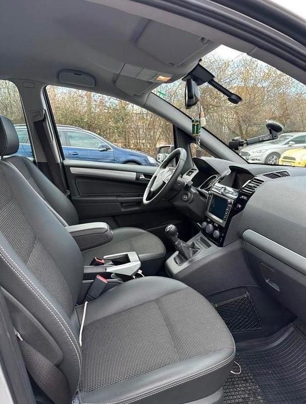 Gebraucht Opel Zafira 140 PS (102 kW) 2011 Grau Van / Kleinbus