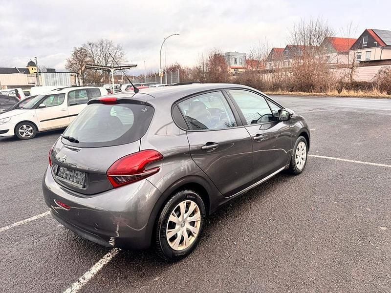 Gebraucht Peugeot 208 Active 82 PS (60 kW) 2018 Kleinwagen