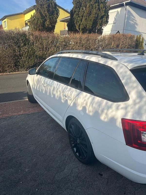 Gebraucht Skoda Octavia vRS 184 PS (135 kW) 2014 Weiß Kleinwagen