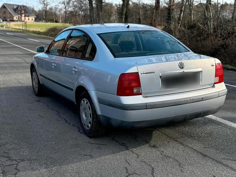 Gebraucht VW Passat 125 PS (91 kW) 1997 Silber Limousine