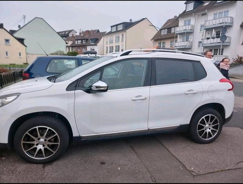 Weiß Gebraucht 2016 Peugeot 2008 SUV | 7.500 € (Fairer Preis) - Bild 1/4