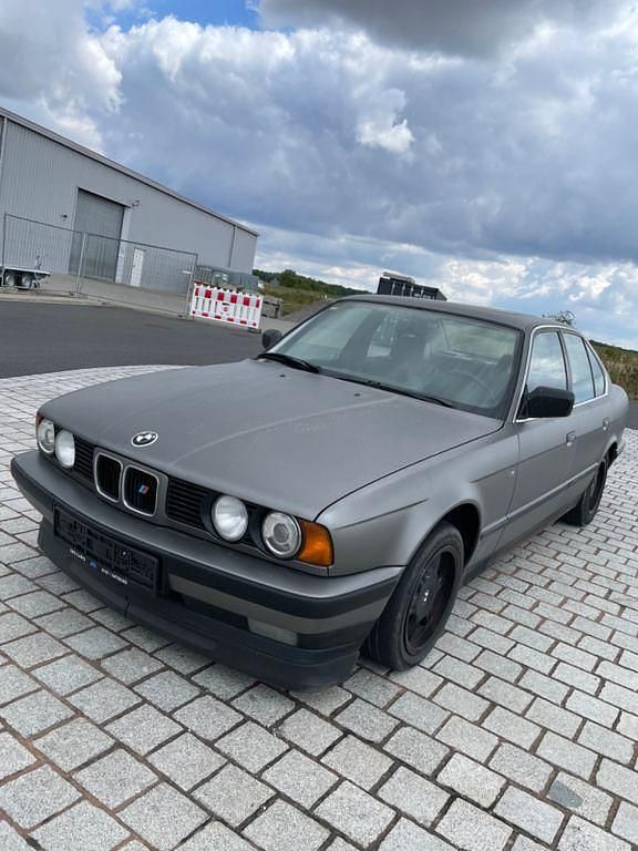 Schwarz Gebraucht 1989 BMW 525 Limousine | 5.940 € - Bild 1/4