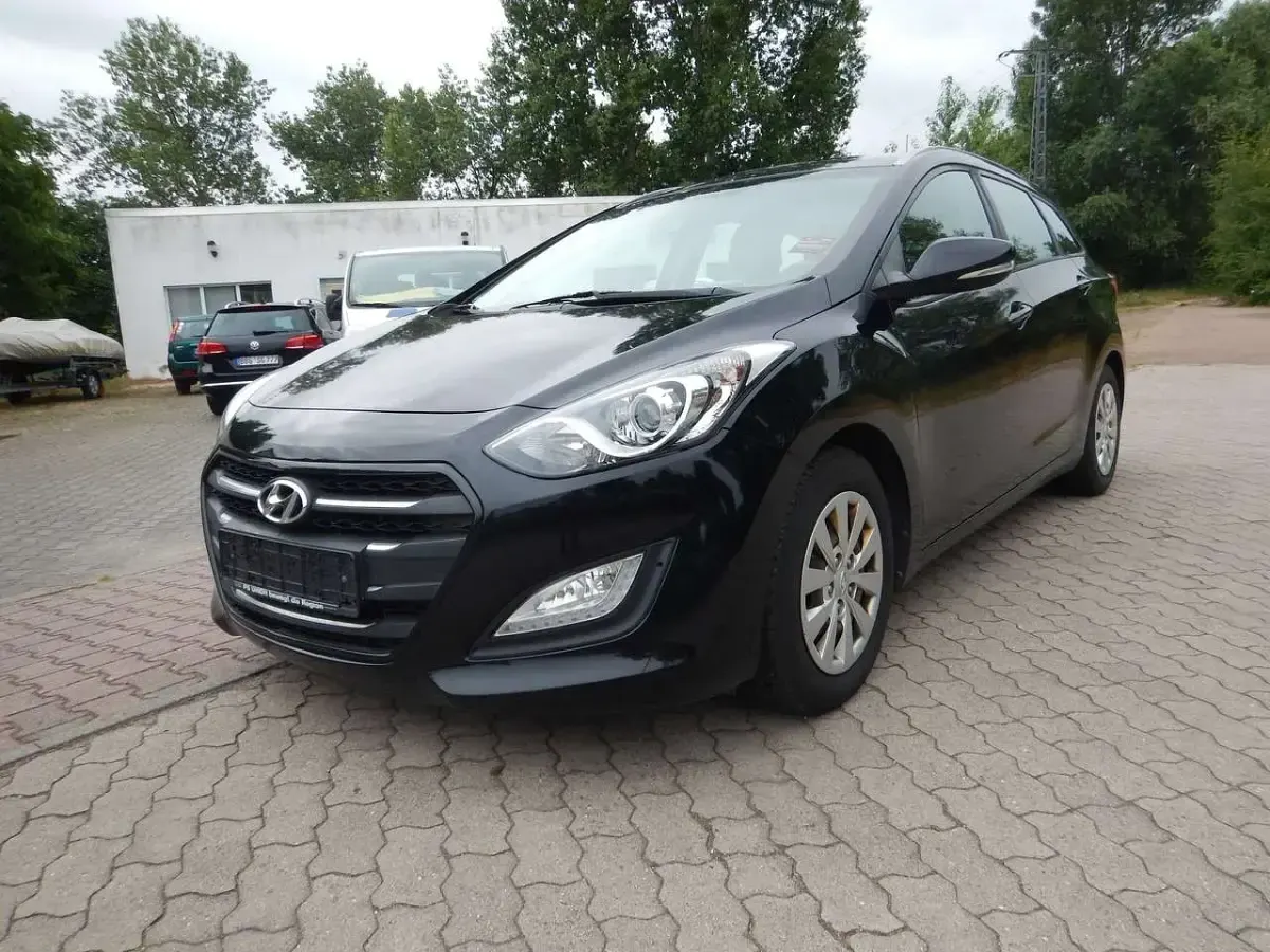 Gebraucht Hyundai i30 Classic 110 PS (80 kW) 2016 Schwarz Kombi