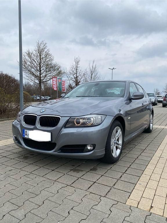 Gebraucht BMW 325 218 PS (160 kW) 2009 Grau Limousine