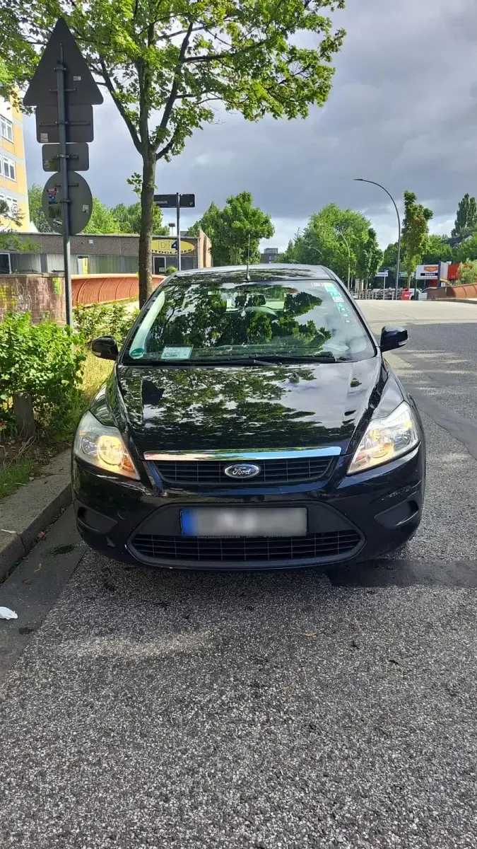 Gebraucht Ford Focus 101 PS (74 kW) 2011 Schwarz Kombi