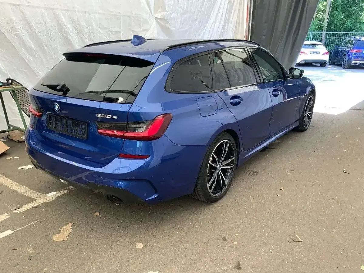Gebraucht BMW 330 Shadowline 252 PS (185 kW) 2022 Portimao blau metallic Kombi