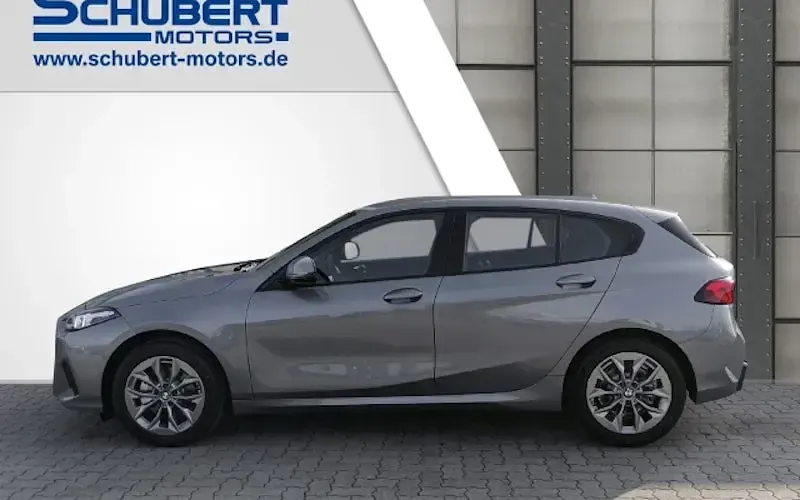 Nowe BMW 116 122 KM (89 kW) 2026 Szary Hatchback