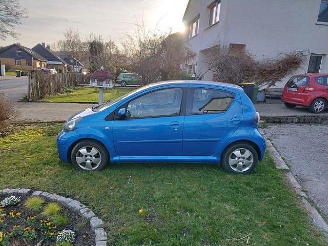 Gebraucht Toyota Aygo 68 PS (50 kW) 2009 Blau Kleinwagen