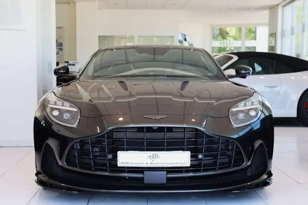Gebraucht Aston Martin DB12 680 PS (500 kW) 2025 Grün Coupé