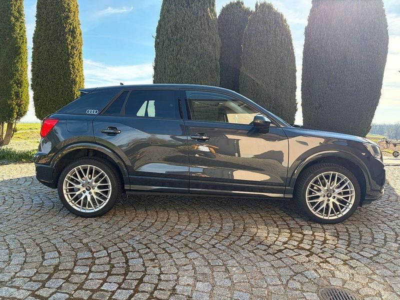Gebraucht Audi Q2 Advanced 150 PS (110 kW) 2023 Grau SUV