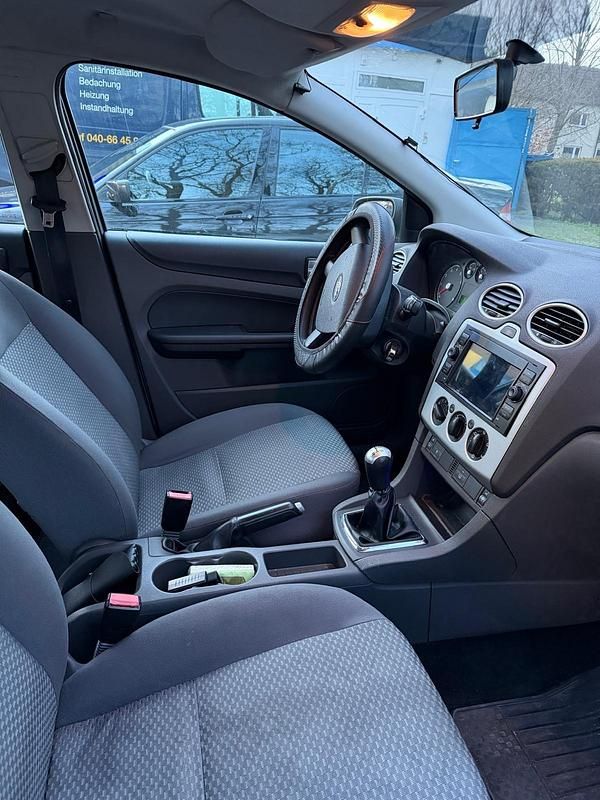 Gebraucht Ford Focus 74 PS (54 kW) 2005 Grau Kleinwagen