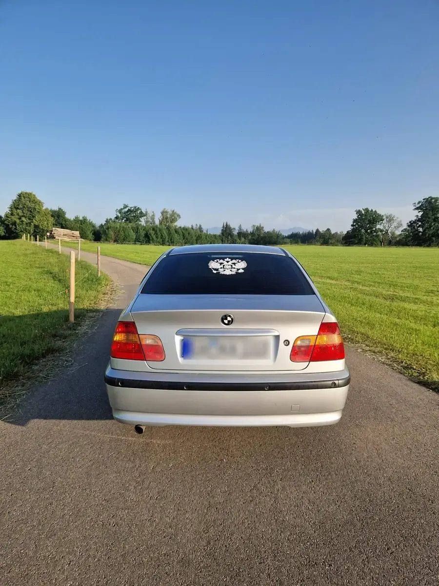 Gebraucht BMW 318 143 PS (105 kW) 2001 Silber Limousine