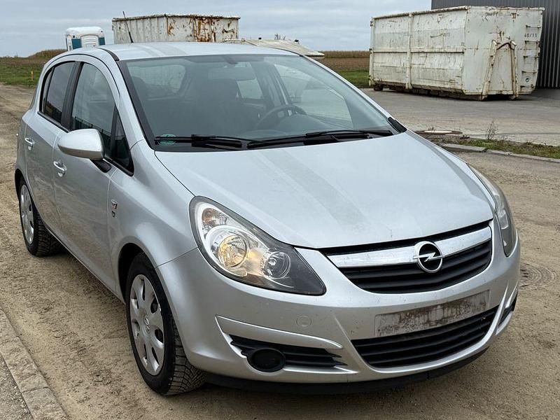 Silber Gebraucht 2010 Opel Corsa Edition Limousine | 1.950 € (Fairer Preis) - Bild 1/4