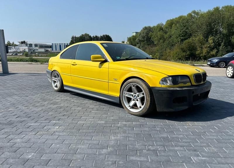 Gelb Gebraucht 2001 BMW 320 Coupé | 1.649 € (Superpreis) - Bild 1/4