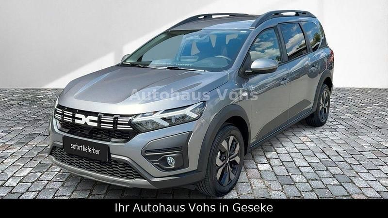 Grau Neu 2025 Dacia Jogger Expression Limousine | 20.970 € (Guter Preis) - Bild 1/3