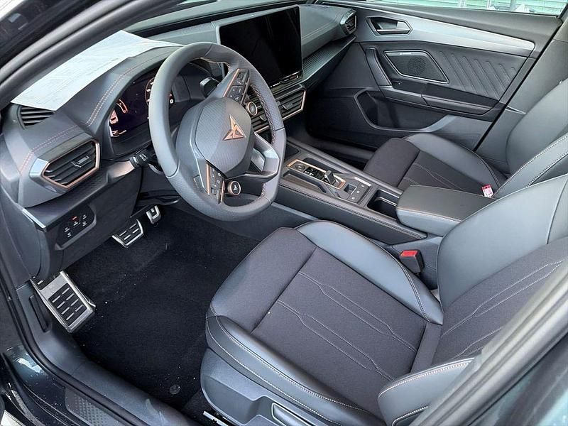 Neu Cupra Leon 150 PS (110 kW) 2025 Grau Limousine