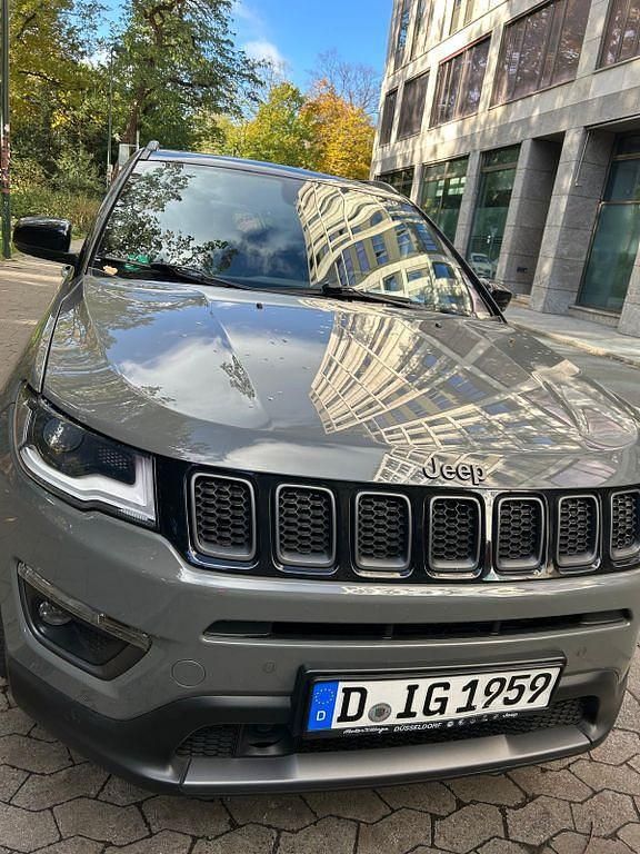 Gebraucht Jeep Compass 80th Anniversary 150 PS (110 kW) 2021 Grau SUV