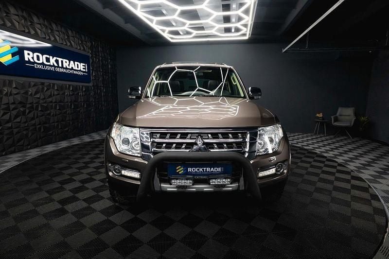 Gebraucht Mitsubishi Pajero Top 190 PS (139 kW) 2017 Granitbraun (m) SUV