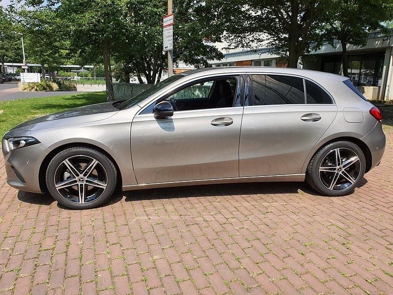 Gebraucht Mercedes A180 Progressive 136 PS (100 kW) 2020 Silber Limousine