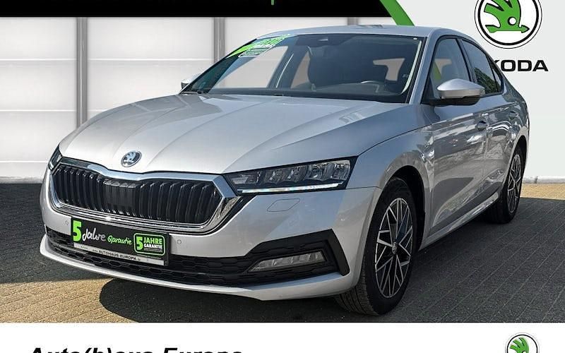 Brillantsilber metallic Gebraucht 2022 Skoda Octavia Clever Limousine | 19.490 € (Guter Preis) - Bild 1/4