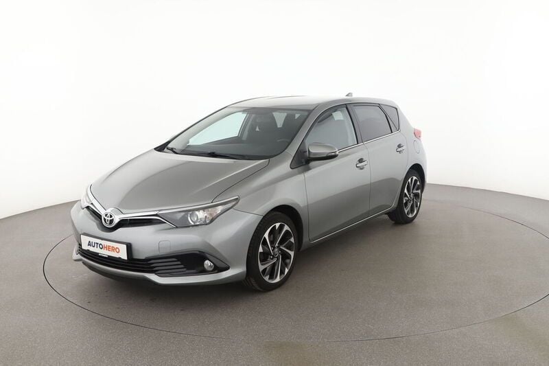 Silber Gebraucht 2016 Toyota Auris Design Limousine | 10.300 € (Fairer Preis) - Bild 1/4