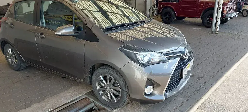 Gebraucht Toyota Yaris Edition-S 99 PS (72 kW) 2016 Grau Limousine