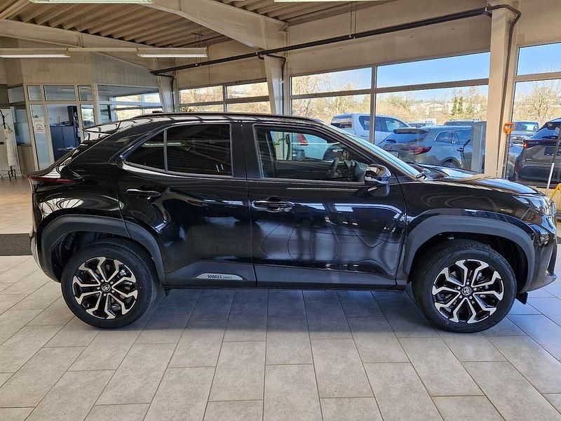 Neu Toyota Yaris Cross 131 PS (96 kW) 2025 Schwarz SUV