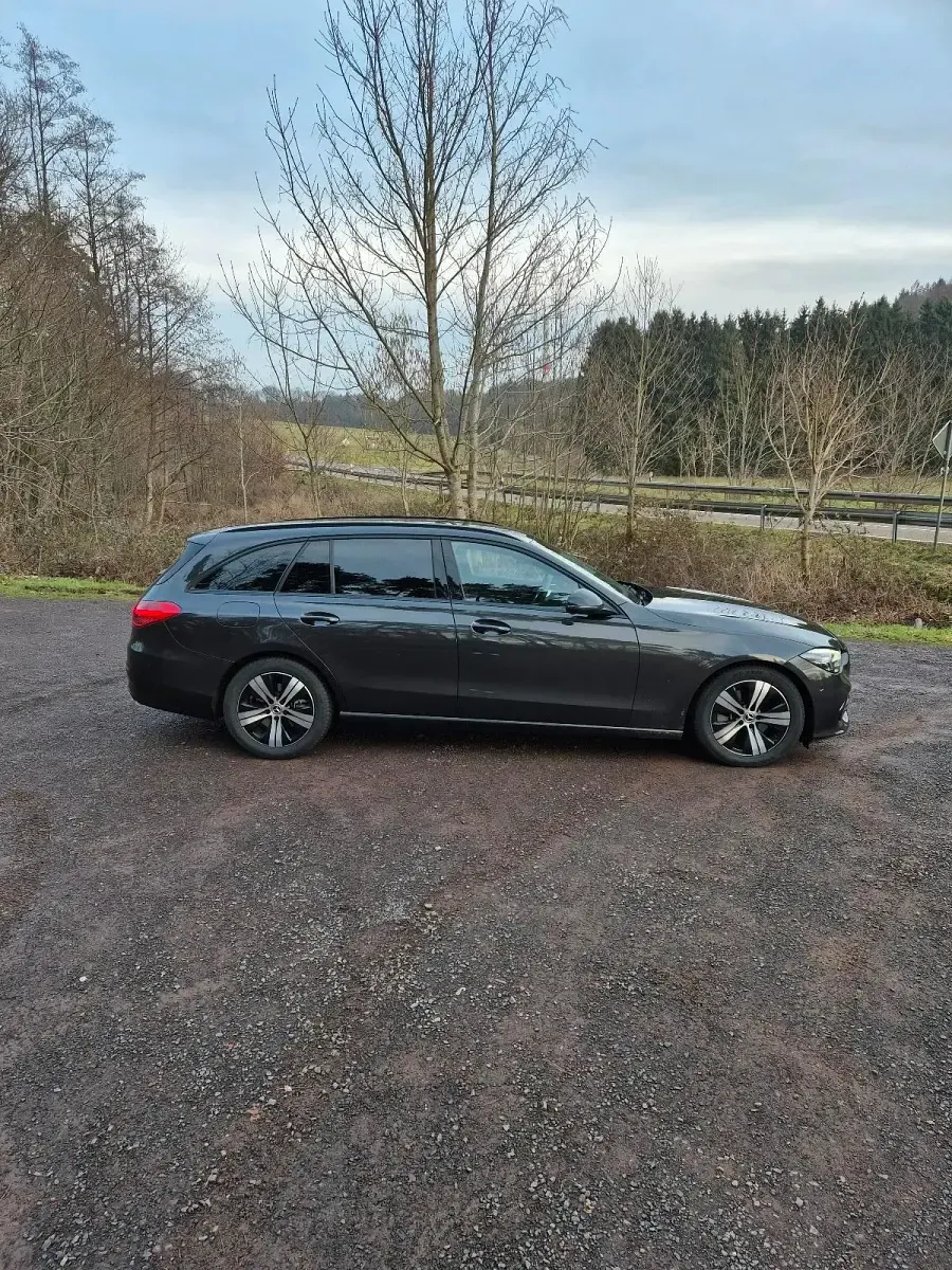 Gebraucht Mercedes C200 204 PS (150 kW) 2023 Schwarz Kombi