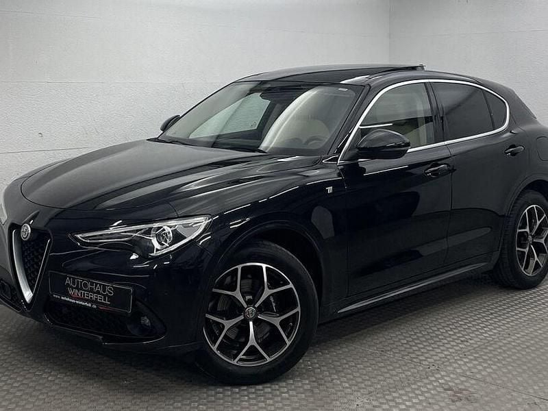 Magnet black (metallic) Gebraucht 2020 Alfa Romeo Stelvio Lusso SUV | 26.900 € (Guter Preis) - Bild 1/4