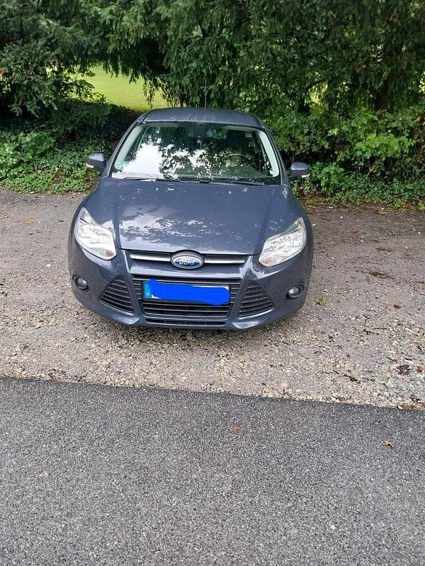 Gebraucht Ford Focus 125 PS (91 kW) 2014 Blau Kombi