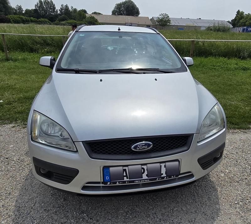 Silber Gebraucht 2007 Ford Focus Kombi | 950 € (Guter Preis) - Bild 1/4