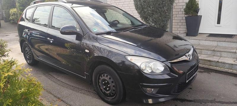 Gebraucht Hyundai i30 116 PS (85 kW) 2011 Schwarz Kombi