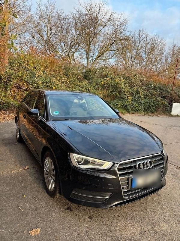 Schwarz Gebraucht 2013 Audi A3 Ambiente Limousine | 7.900 € (Superpreis) - Bild 1/4