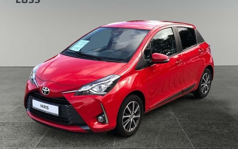 Rot Gebraucht 2019 Toyota Yaris Club Limousine | 12.980 € (Fairer Preis) - Bild 1/4