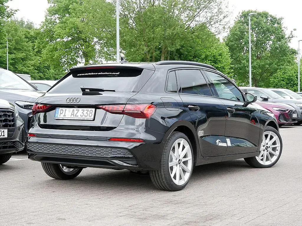 Używany Audi A3 Advanced 150 KM (110 kW) 2026 Czarny Sedan/Limuzyna