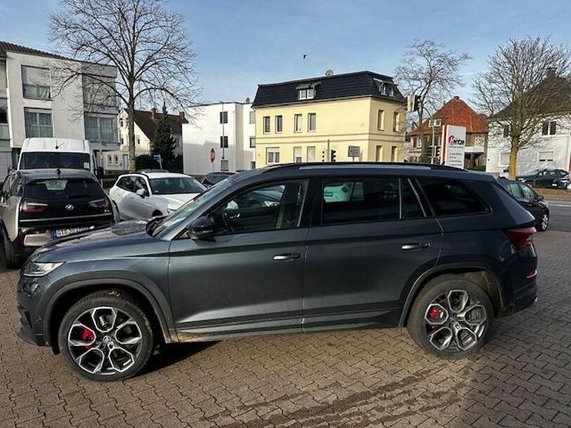 Grau Gebraucht 2021 Skoda Kodiaq RS SUV | 22.498 € (Guter Preis) - Bild 1/4