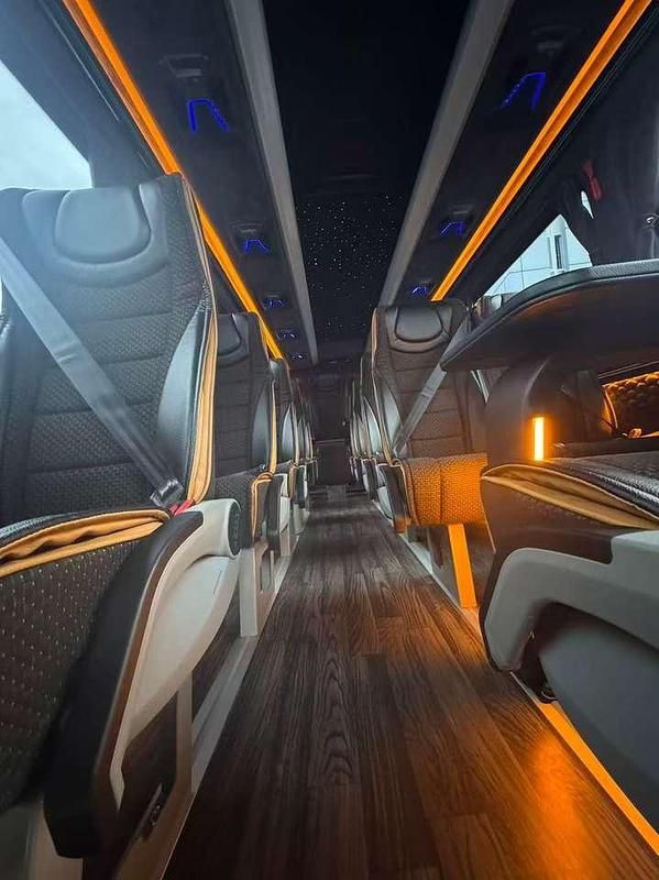 Gebraucht Mercedes Sprinter 197 PS (144 kW) 2024 Schwarz Van