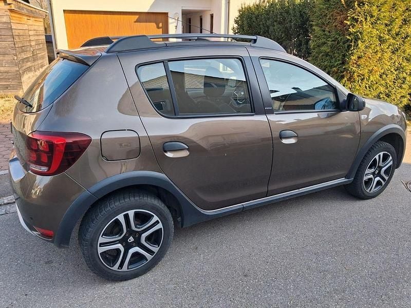 Gebraucht Dacia Sandero Stepway 90 PS (66 kW) 2018 Braun Limousine