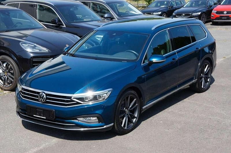 Aquamarinblau Gebraucht 2022 VW Passat Elegance Kombi | 26.999 € (Fairer Preis) - Bild 1/4