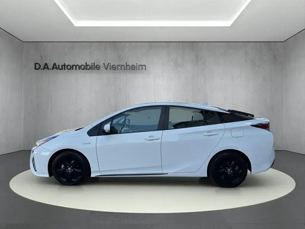 Gebraucht Toyota Prius Executive 122 PS (89 kW) 2017 Weiß Limousine