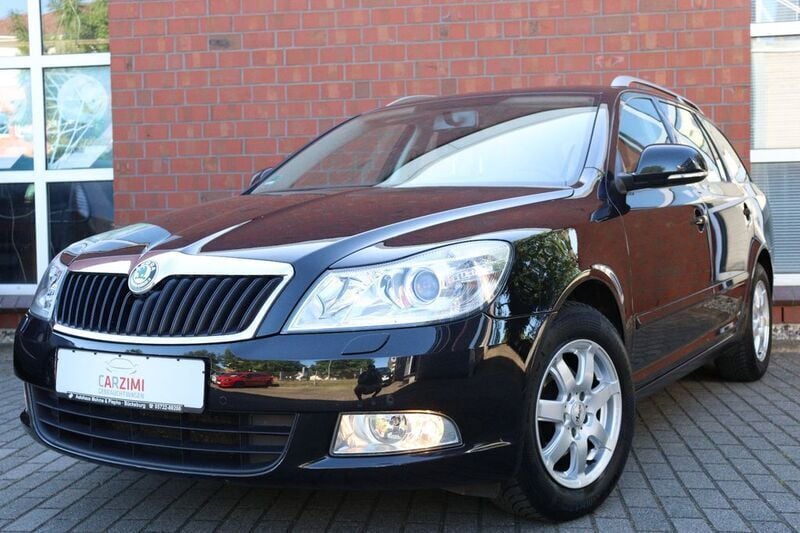 Schwarz Gebraucht 2012 Skoda Octavia Elegance Kombi | 5.490 € (Superpreis) - Bild 1/4