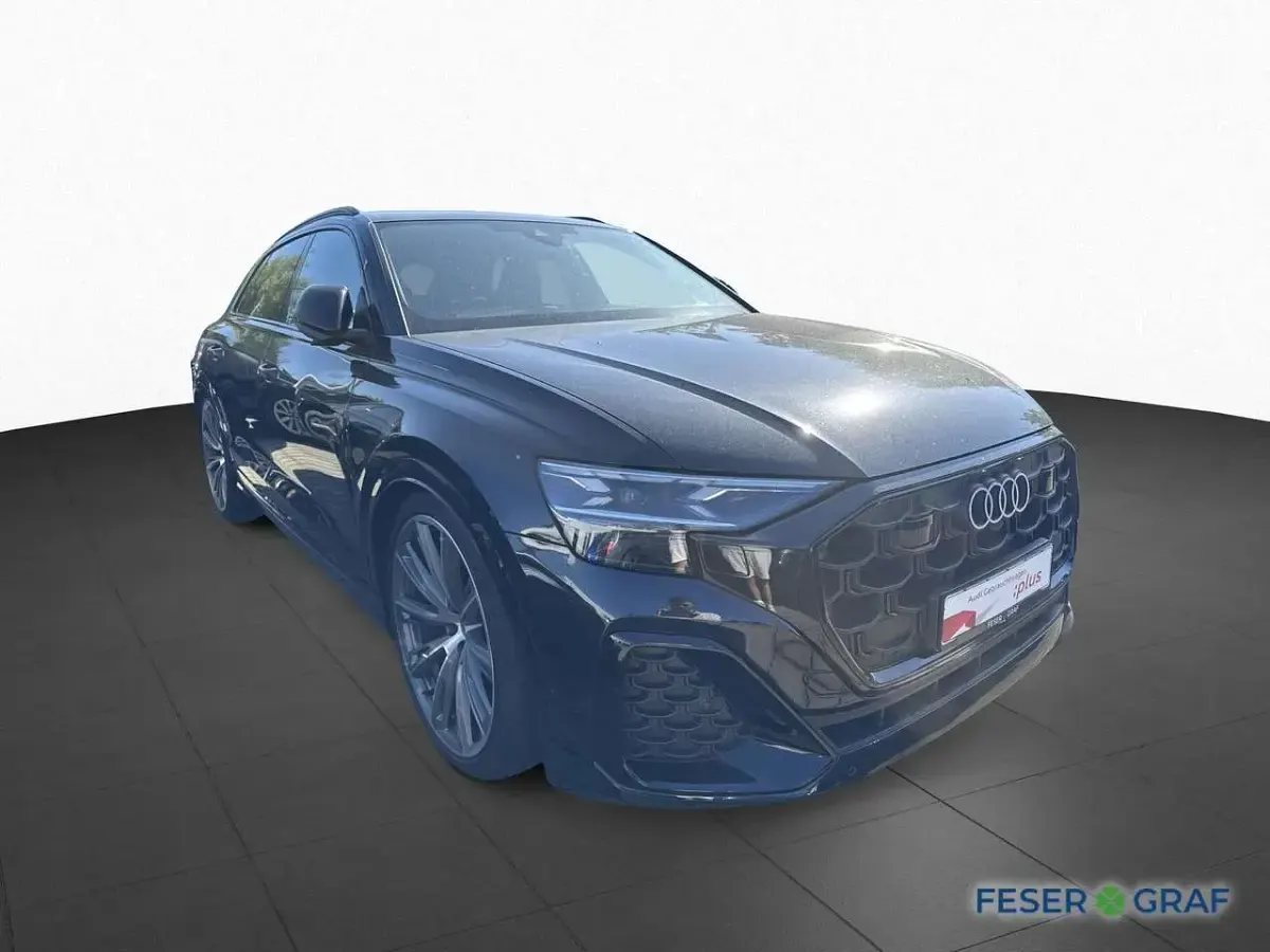 Gebraucht Audi Q8 S-Line 286 PS (210 kW) 2024 Mythosschwarz metallic SUV