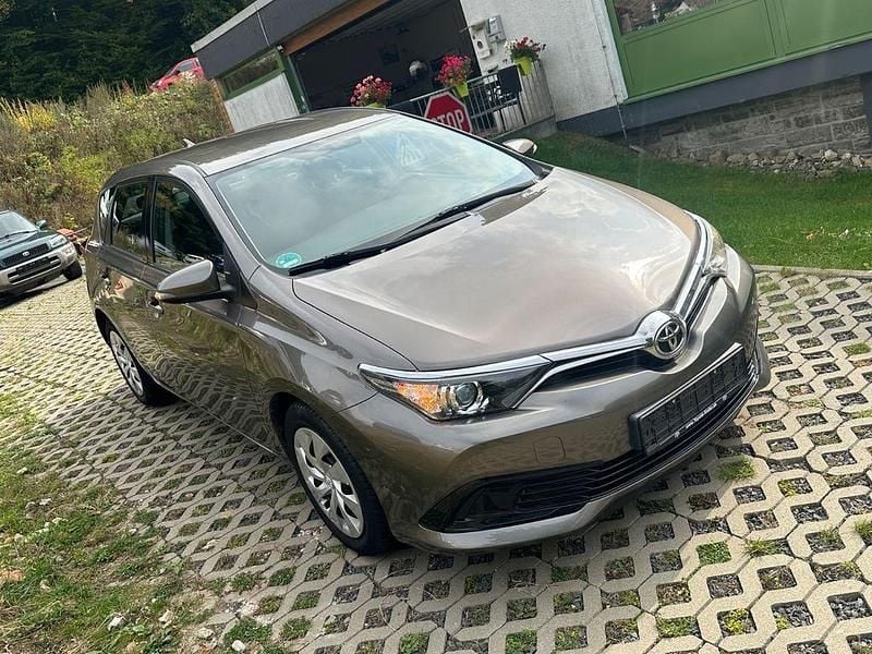 Gebraucht Toyota Auris Cool 99 PS (72 kW) 2017 Grau Limousine