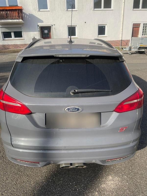 Gebraucht Ford Focus ST 185 PS (136 kW) 2015 Schwarz Kombi