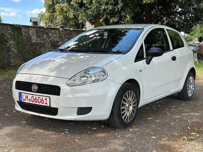 Weiß Gebraucht 2011 Fiat Grande Punto Basis Kleinwagen | 2.500 € (Fairer Preis) - Bild 1/4