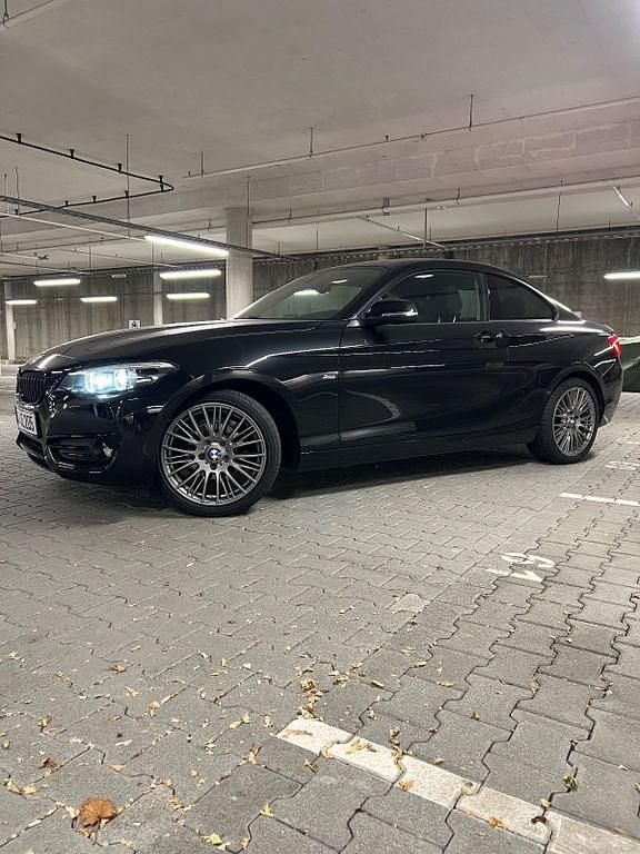Schwarz Gebraucht 2018 BMW 218 Sport Line Coupé | 15.999 € (Fairer Preis) - Bild 1/4