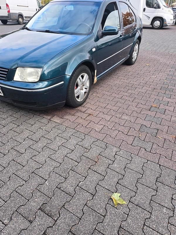 Grün Gebraucht 2002 VW Bora Limousine | 1.199 € (Superpreis) - Bild 1/4