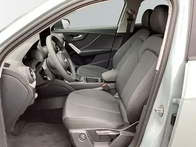 Gebraucht Audi Q2 S-Line 116 PS (85 kW) 2024 Grau SUV