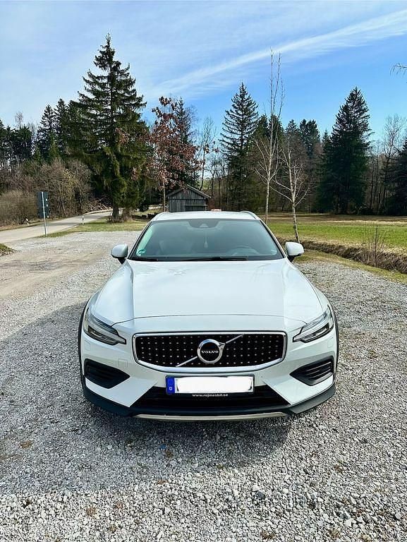 Gebraucht Volvo V60 CC 190 PS (139 kW) 2019 Weiß Kombi